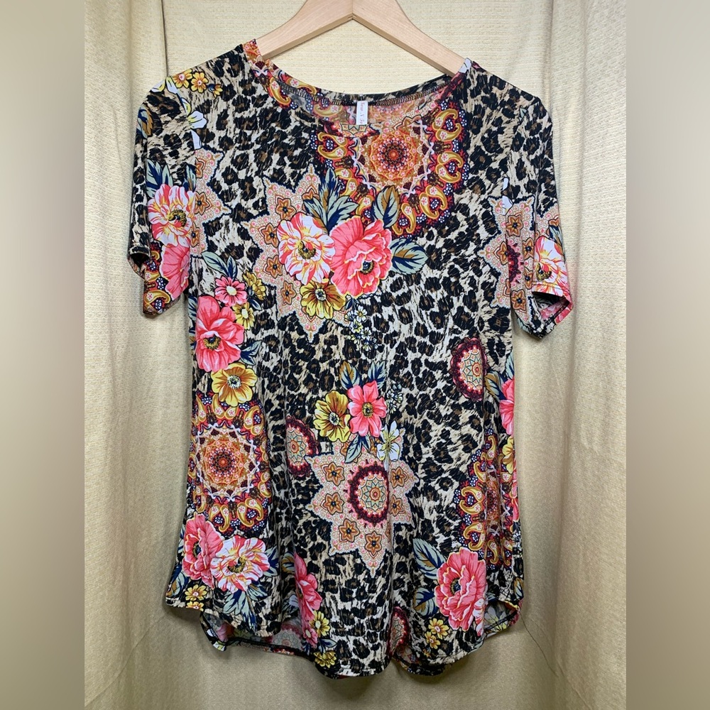 Now N Forever floral & Cheetah print top large